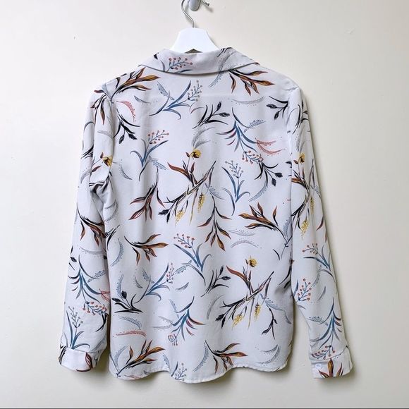 3/$50 Floral Button Down - Picture 3 of 5